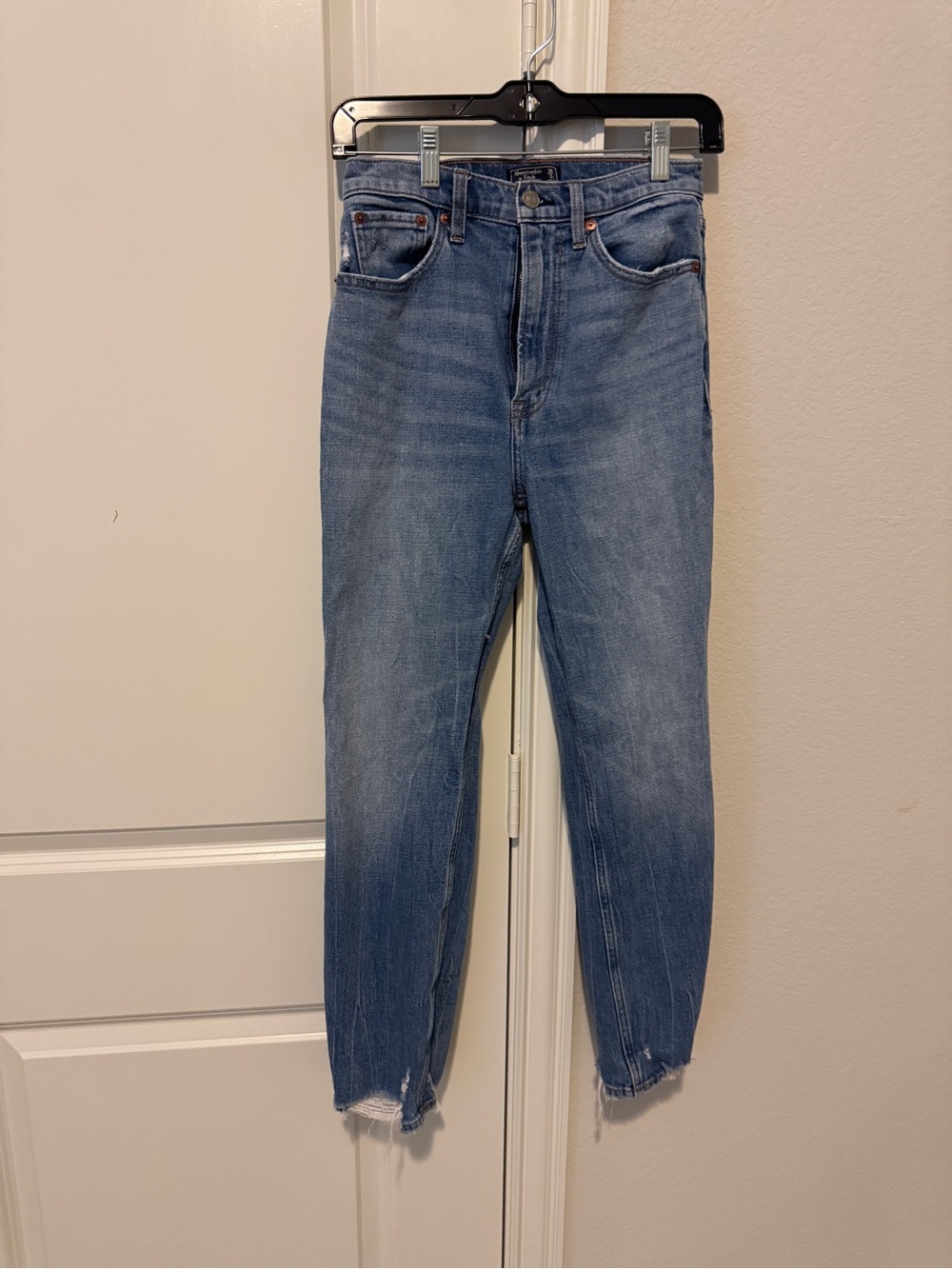Abercrombie & Fitch Zoe Natural Rise Ankle Straight Jeans Size 26 2R